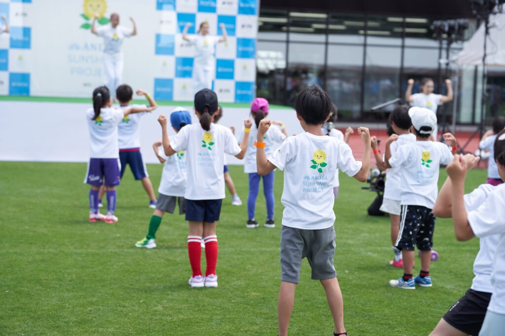 アネッサ Sunshine Project アネッサ体操をする子どもたち