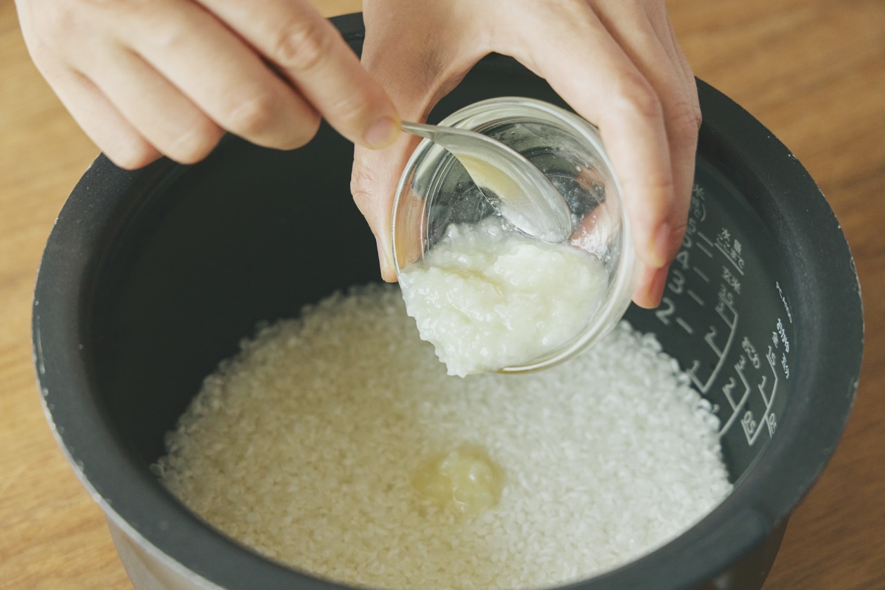 榎本美沙さんのレシピで作る「彩り野菜の塩麹ピラフ」プロセス