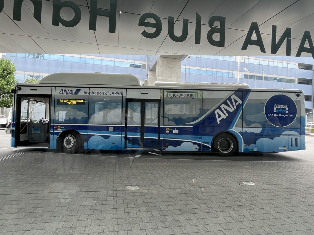 シャトルバス　送迎バス　ANA　blue hanger　機体整備工場　全日空　ANA　工場見学　社会科見学　LEE100人隊　TB　はな　おでかけ部　子連れ体験