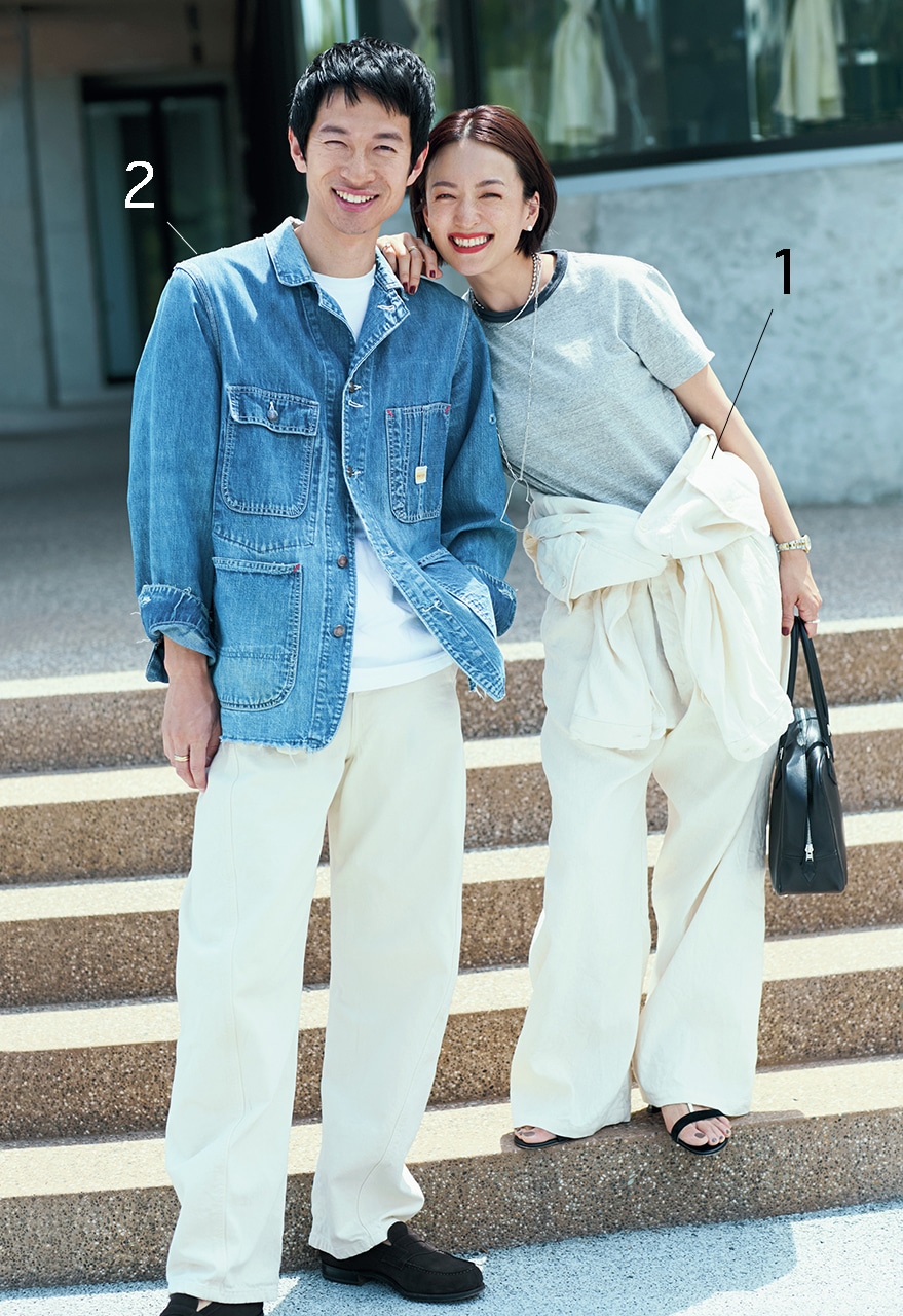 高山 都さん×安井達郎さん　
T-shirt : Oblada
necklaces(chain, ball) : MARIHA
necklace(heart) : SeeMe
bag : HERMÈS
shoes : il Sandalo of Capri

TATSURO
T-shirt : Graphpaper
pants : LEMAIRE
shoes : J.M.WESTON