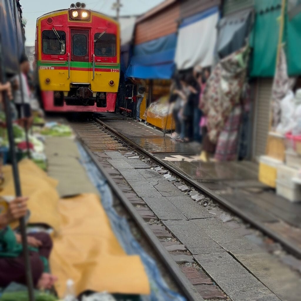 タイ　メークロン線路市場