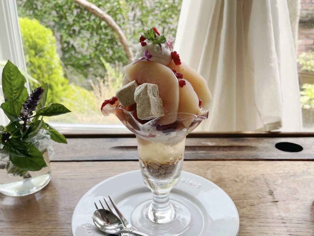 桃Parfait　桃パフェ　Parfait　Cafe NAVY　カフェネイビー　2024年8月　グルメ　グルメ情報　カフェ　レストラン　Parfait　パフェ　パフェ活　たまプラーザ　LEE100人隊　TB　はな　おでかけ　おでかけ部