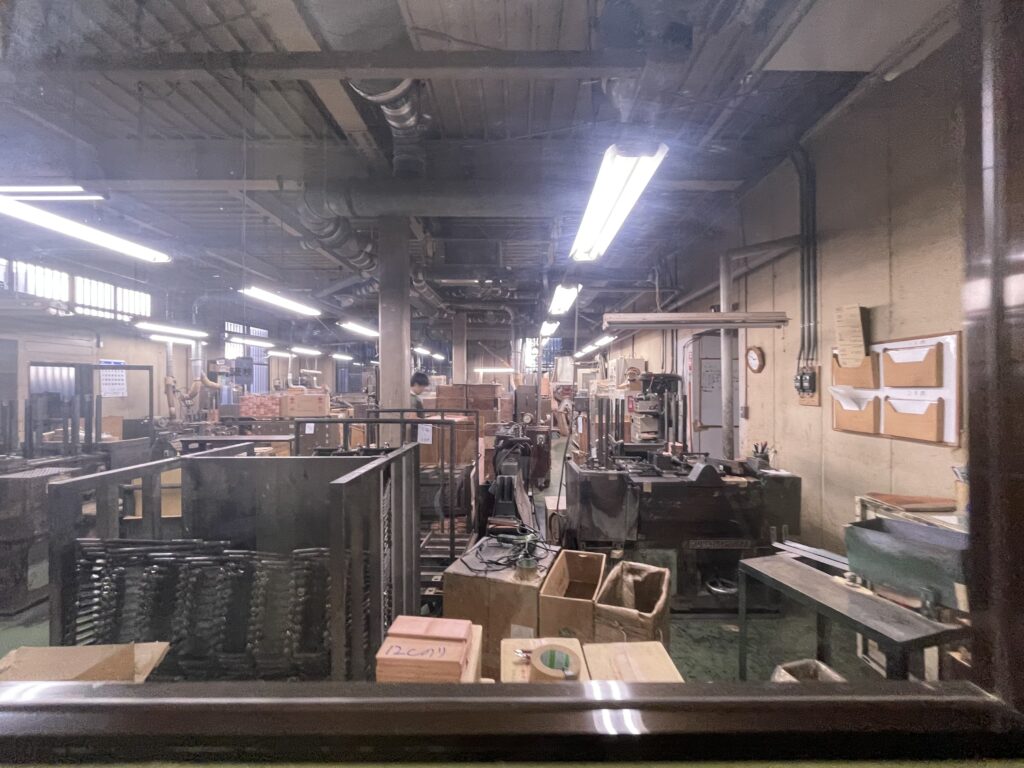 北星株式会社の工場見学施設、工場の1階部分。