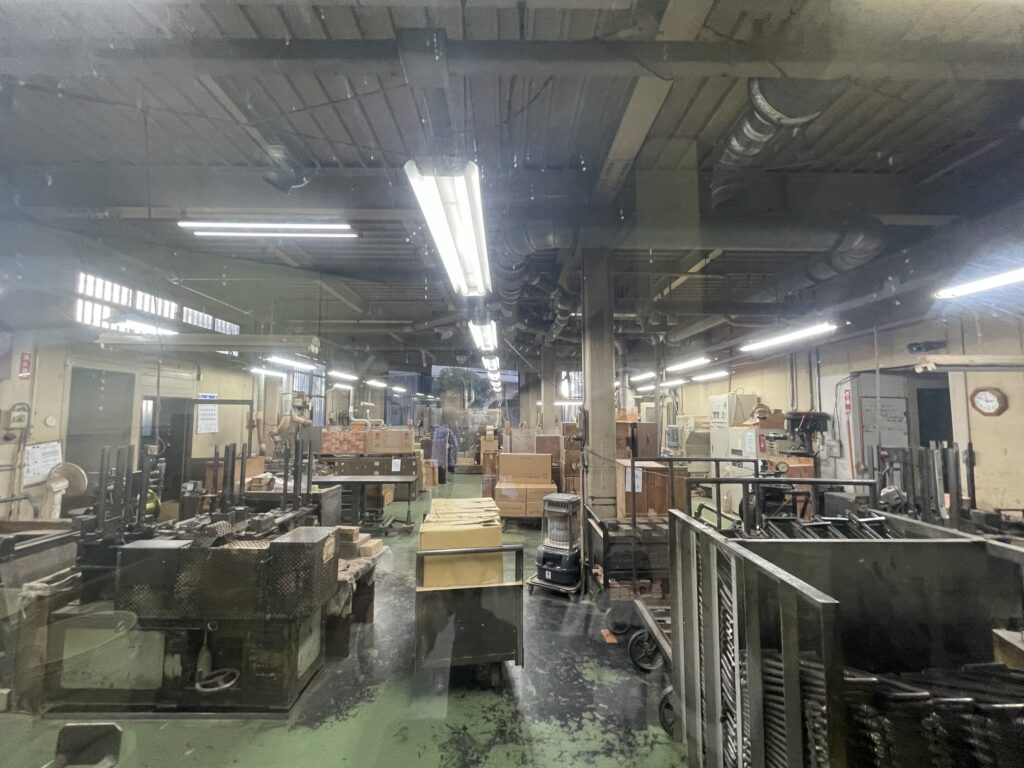 北星株式会社の工場見学施設、工場の1階部分。