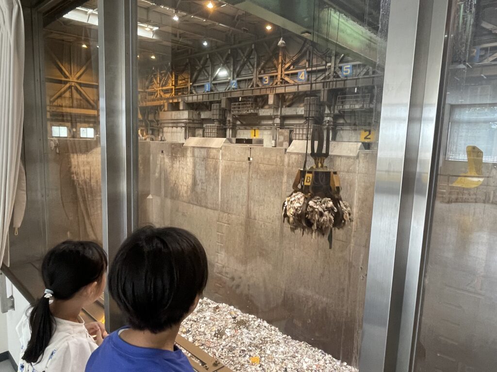 王禅寺処理センター　資源化処理施設　エコ暮らし環境館　見学　見学ツアー　工場見学　LEE100人隊　TB　はな　おでかけ　おでかけ部　子連れ体験　夏休み