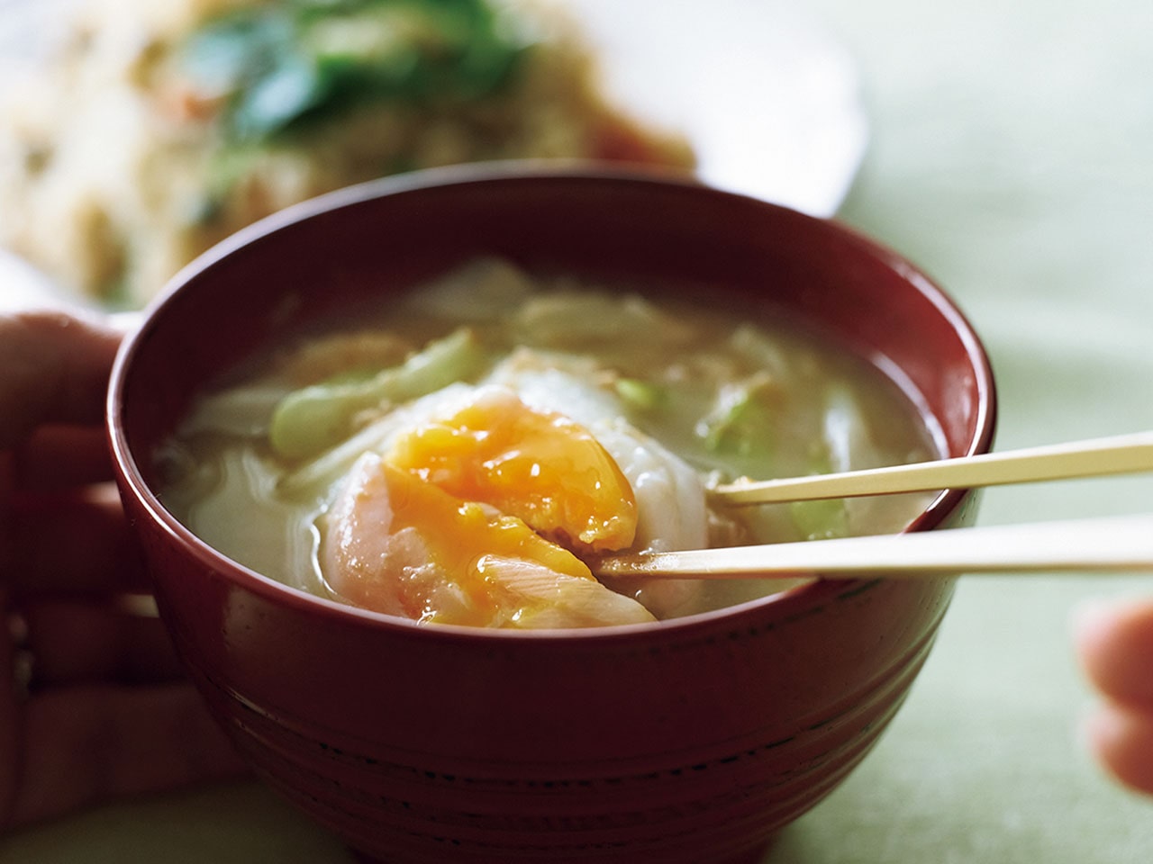 フライパンで作る目玉焼きみそ汁