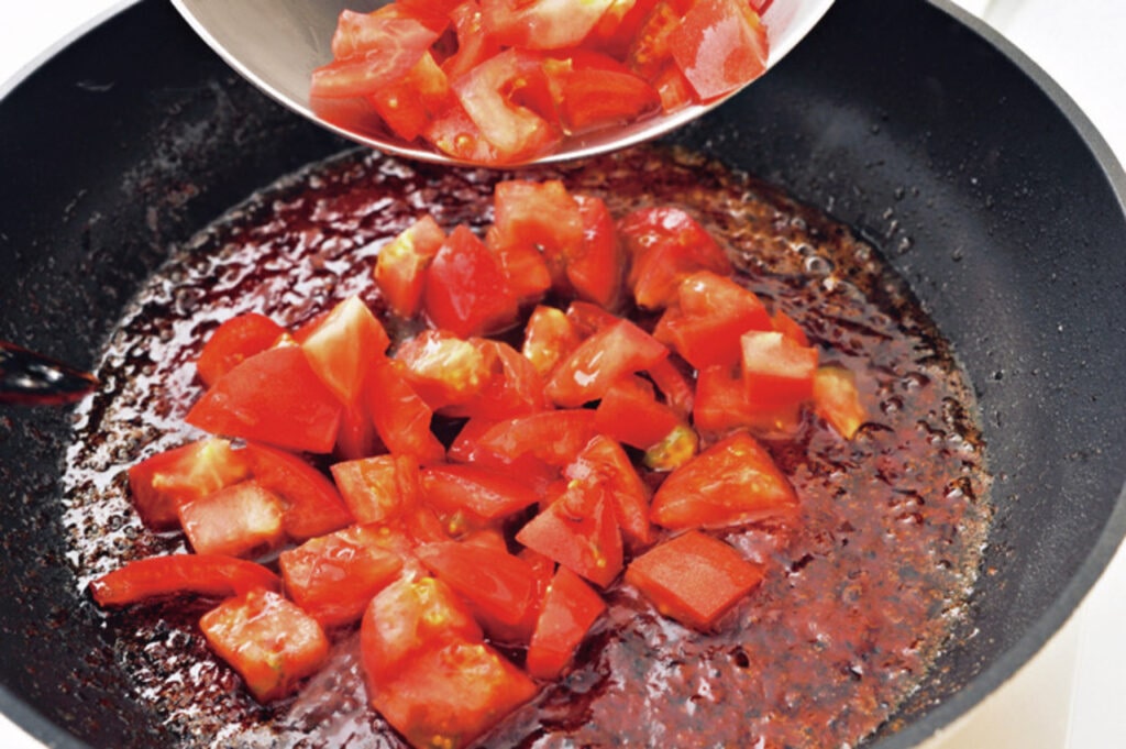 写真：野口真紀さんの「小さめハンバーグのトマトソース」のソース