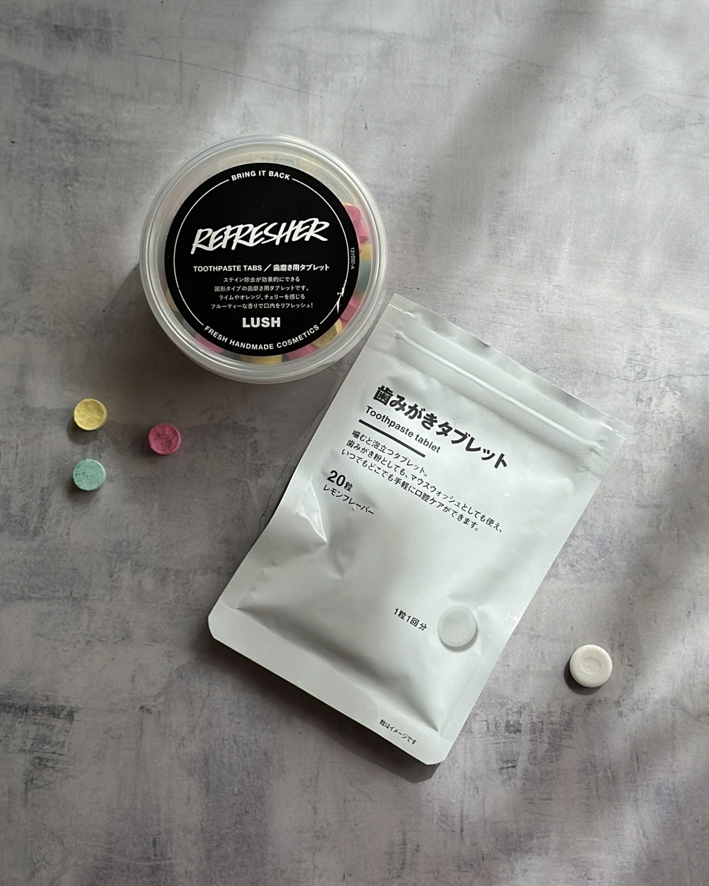 （左） LUSH リフレッシャートゥースペーストタブ（右）無印良品 歯みがきタブレット