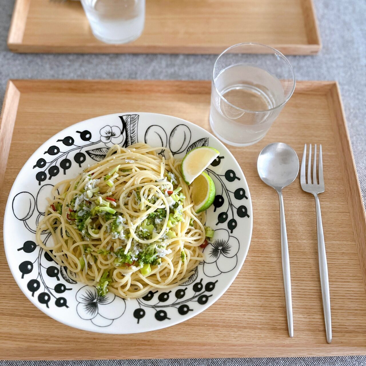 写真：かぼすを使った麺メニュー「しらすとブロッコリーのパスタ」