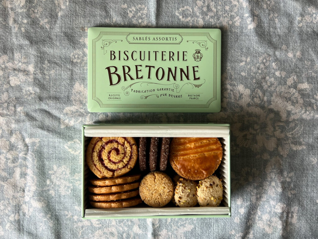 【BISCUITERIE BRETONNE（ビスキュイテリエブルトンヌ）】クッキー缶「ブルターニュクッキーアソルティ」001icoco