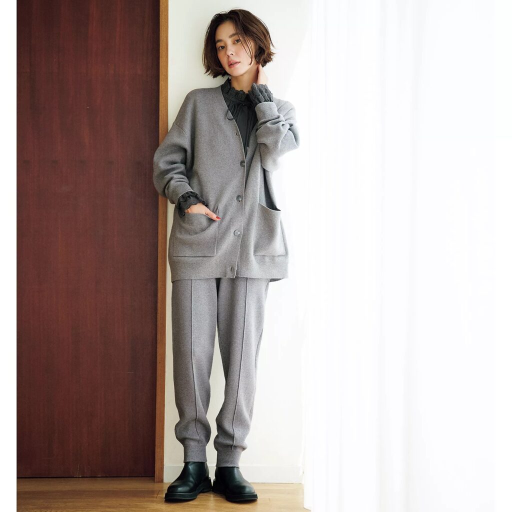12closet
【福田麻琴さんコラボ】【洗える】コットンカシミヤVネックカーディガン
￥19,800　グレーカーディガン　地味色コーデ