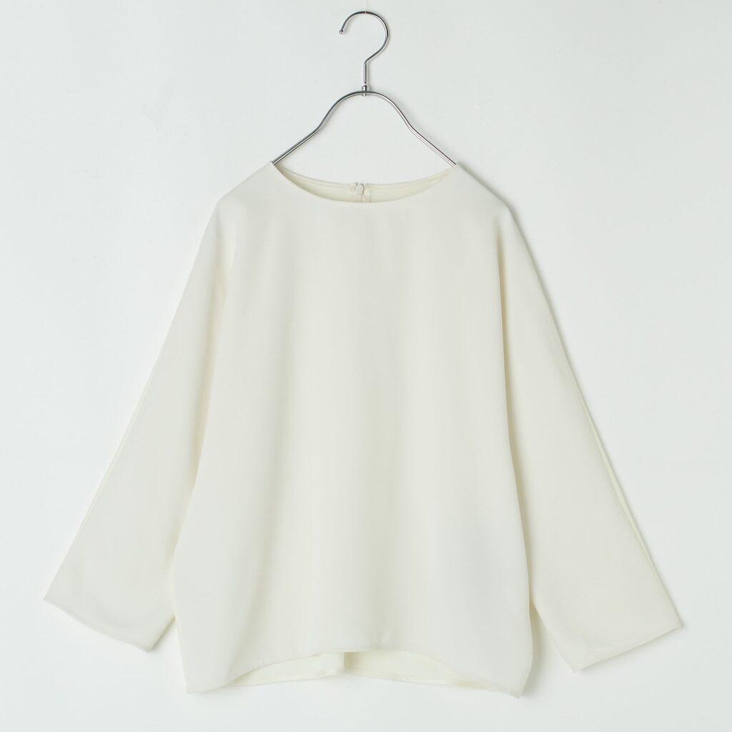 Demi-Luxe BEAMS
【洗える】ブラウスライクトップス.M
￥19,800　目黒越子　地味色コーデ