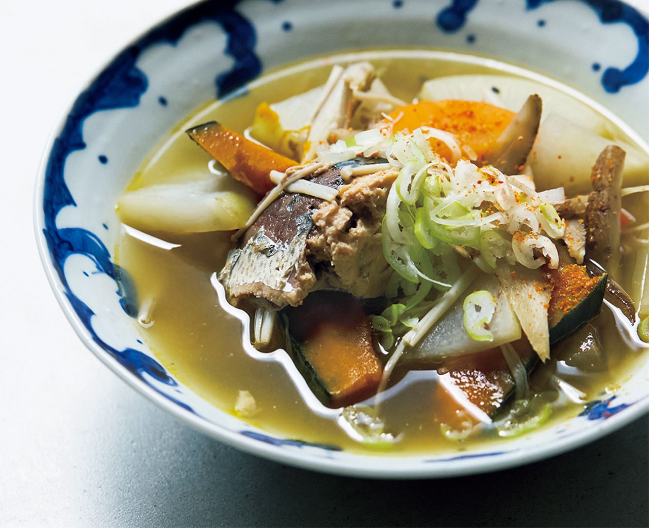 サバ缶と残り野菜のスープ