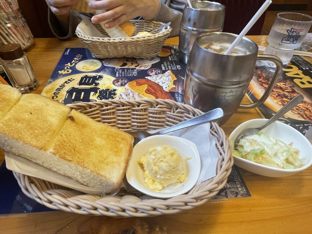 コメダモーニング　モーニングサービス　食パンと卵のサービス