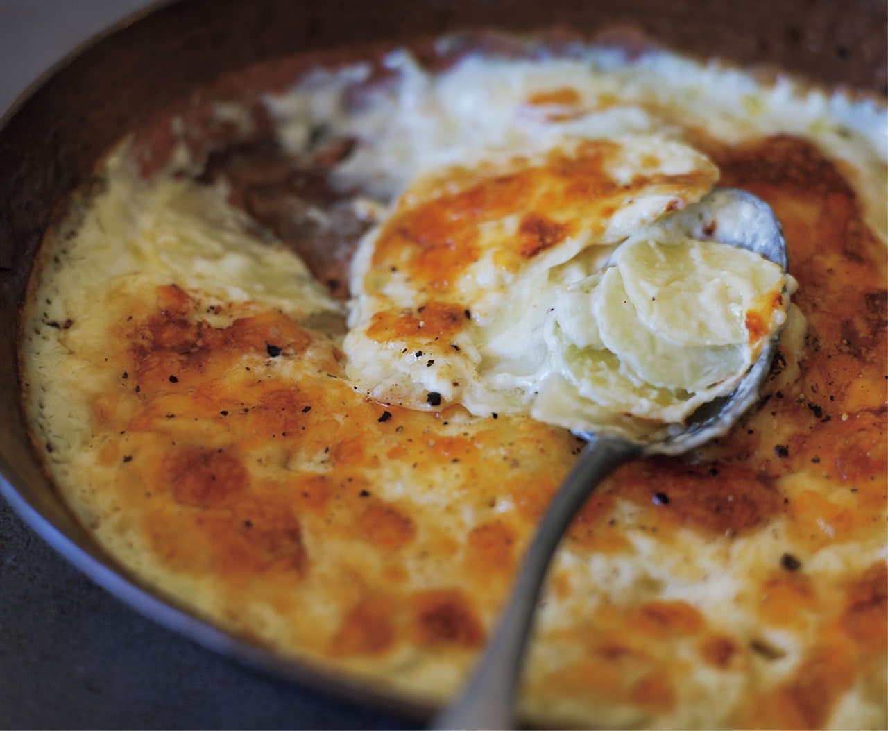 じゃがいもを使ったフランスの郷土料理「焼くだけのドフィノワ」レシピ／ワタナベマキさん