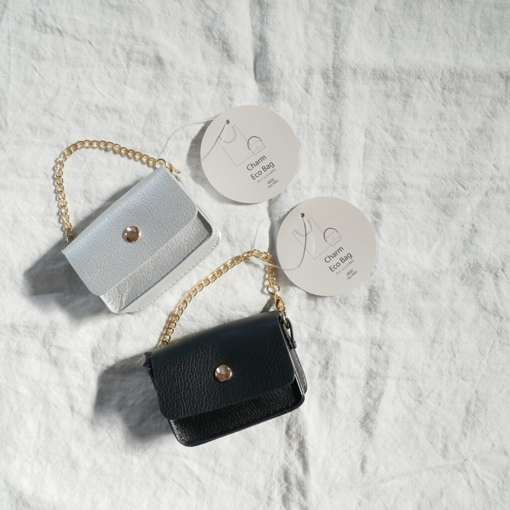 スリーコインズ】で見つけた“チャームエコバッグ”を2色買い！ | LEE
