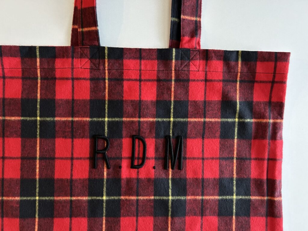 写真　こちらも大人気！【石上美津江さん別注】【洗える】R.D.M EMBROIDERY TOTE BAG。