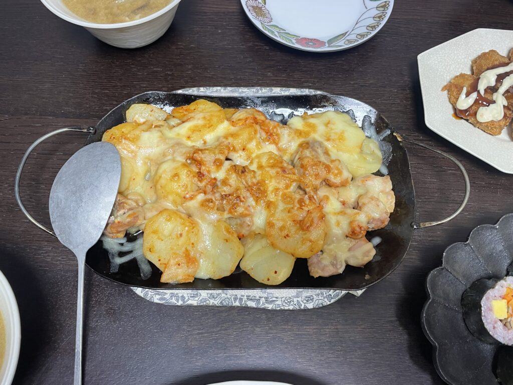 鶏チゲチーズ焼き　コウケンテツ　LEEレシピ