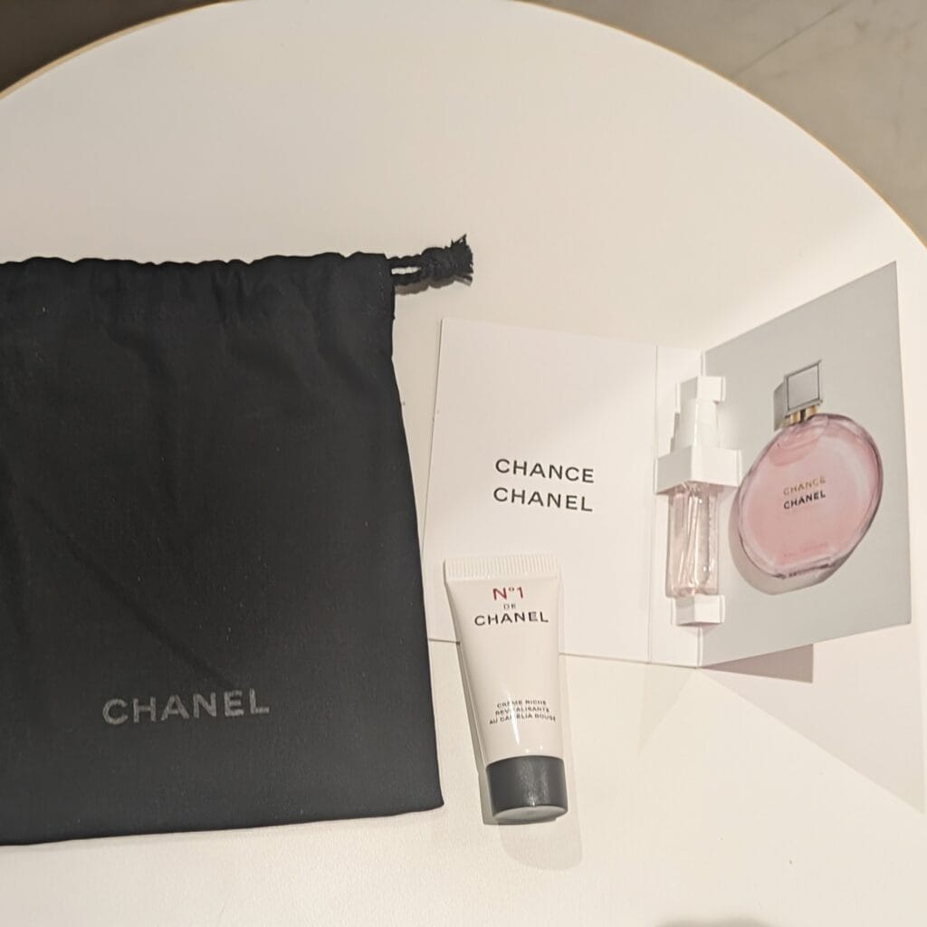 CHANEL　サンプル　ロゴポーチ