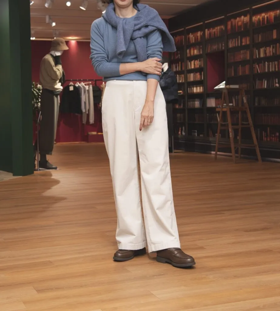 ユニクロ「カシミヤクルーネックセーター」のコーデ