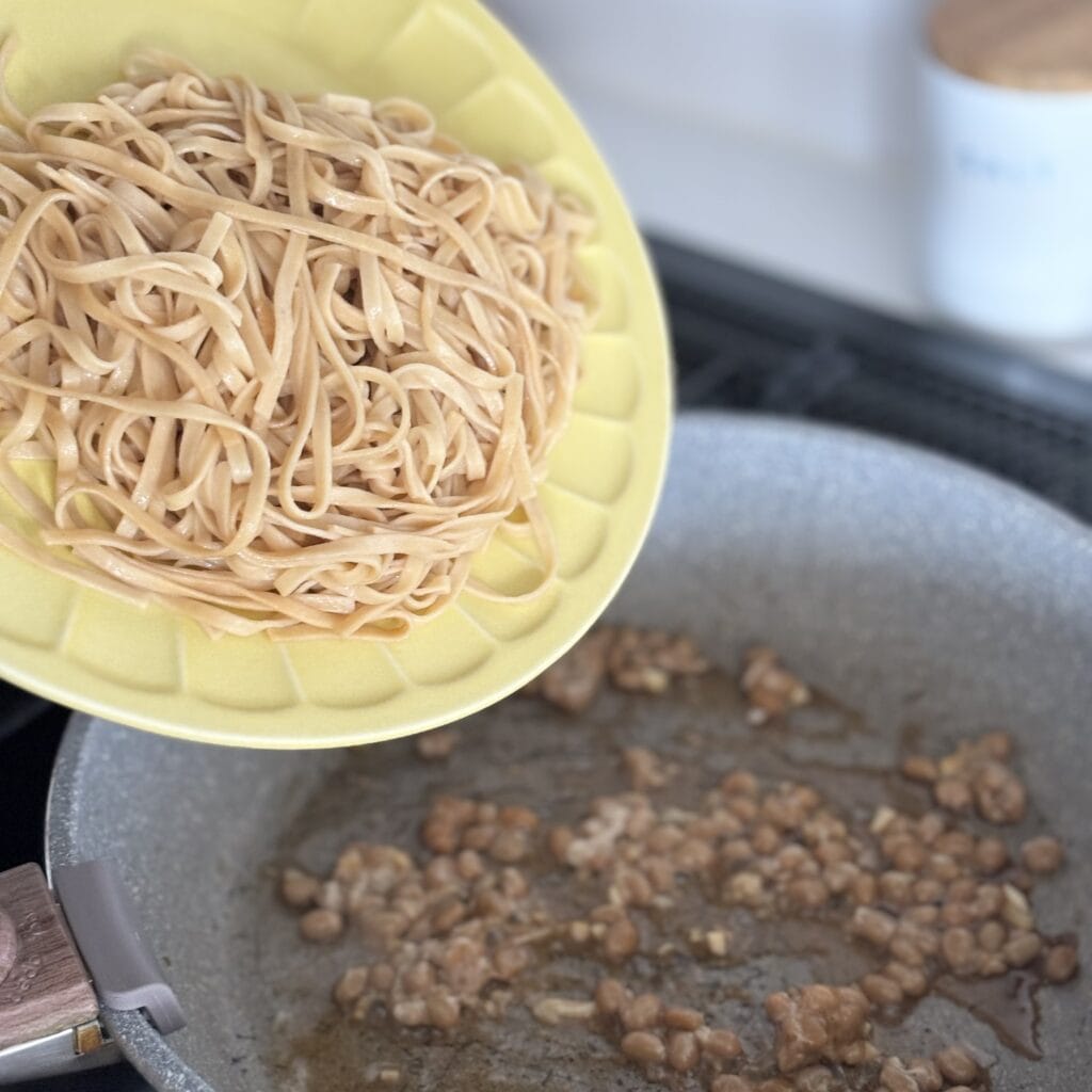 きじまりゅうたさん　ガーリック納豆焼きそば