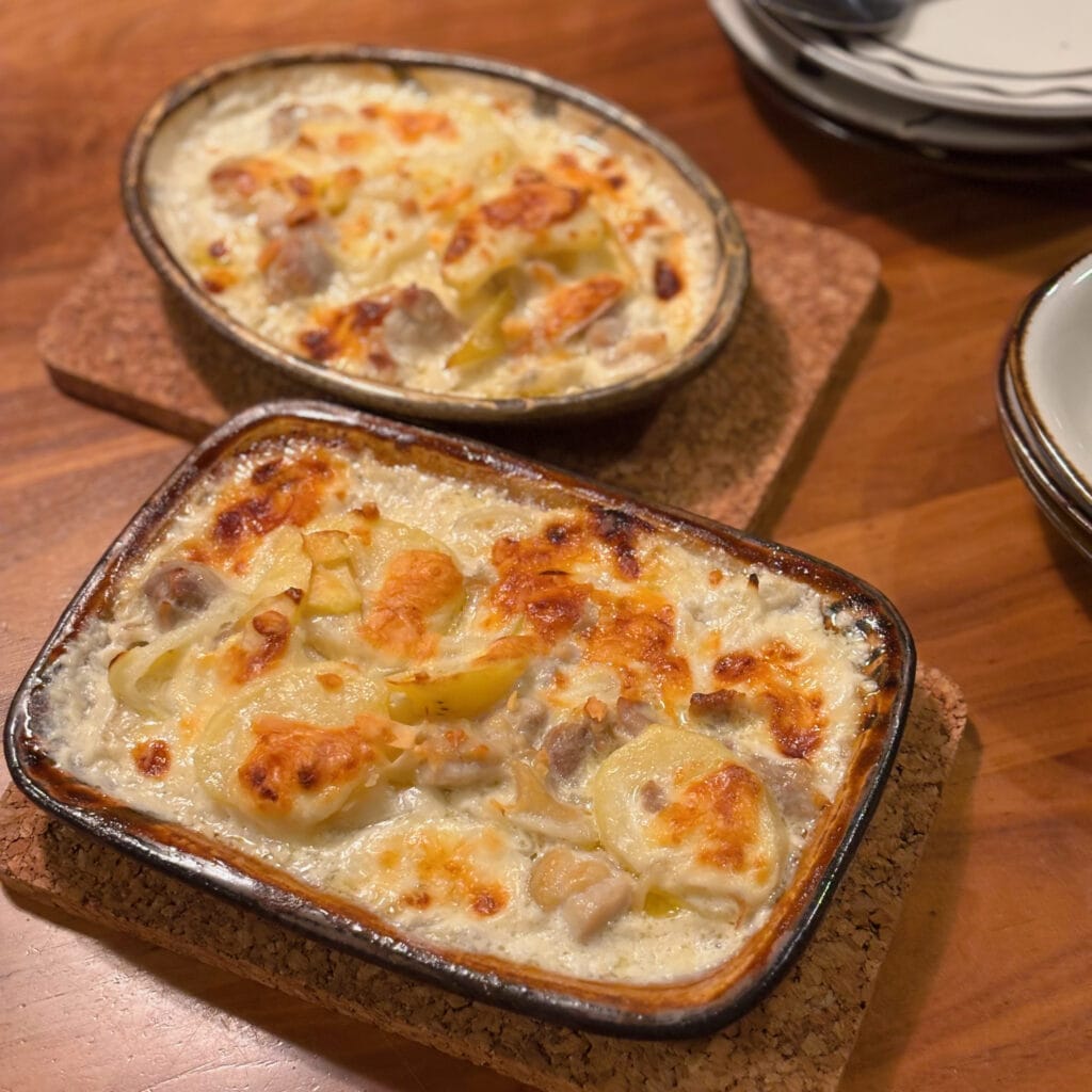 ワタナベマキさん「鶏肉とりんごのドフィノワ」