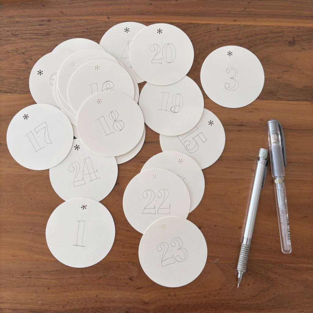 100均材料で作った手作りのアドベントカレンダー2024