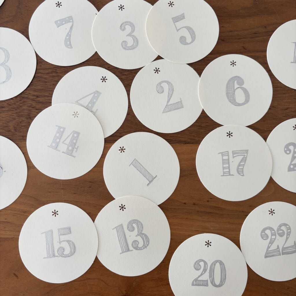 100均材料で作った手作りのアドベントカレンダー2024