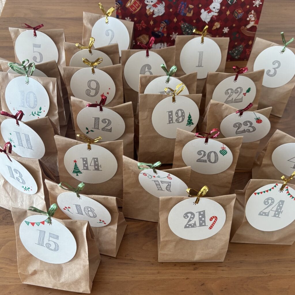 100均材料で作った手作りのアドベントカレンダー2024