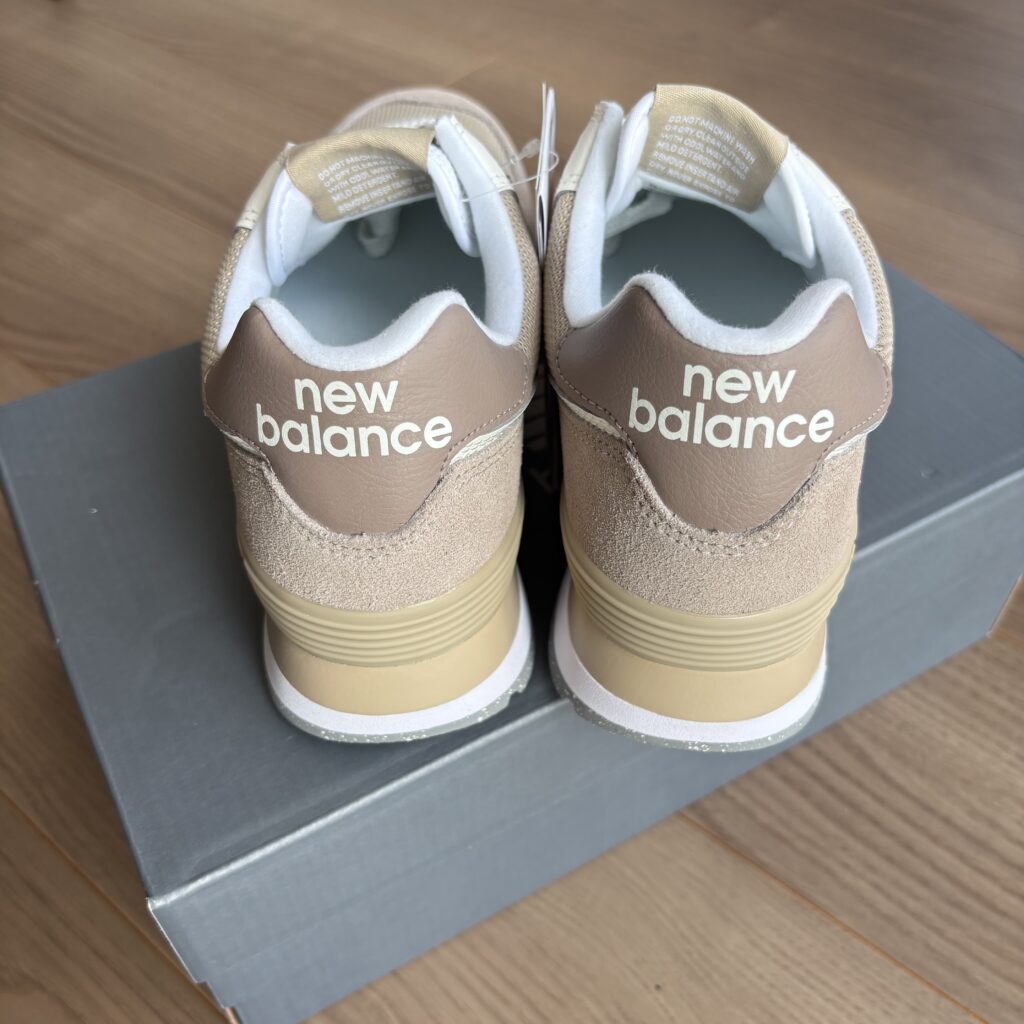 ニューバランス574 ベージュ