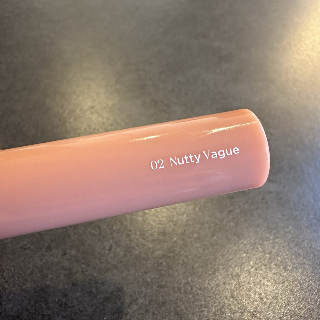 ロムアンドのグラスティングカラーグロス02NUTTY VAGUE(ナッティヴェイグ)