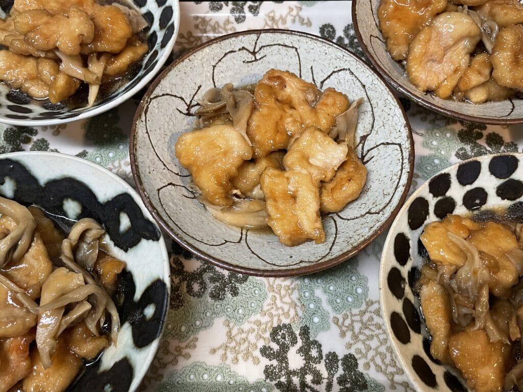お盆の上の器写真　鶏むねときのこのオランダ煮　市瀬悦子　作ってみましたおいしいLEEレシピ　LEE100人隊　TB　はな　料理部
