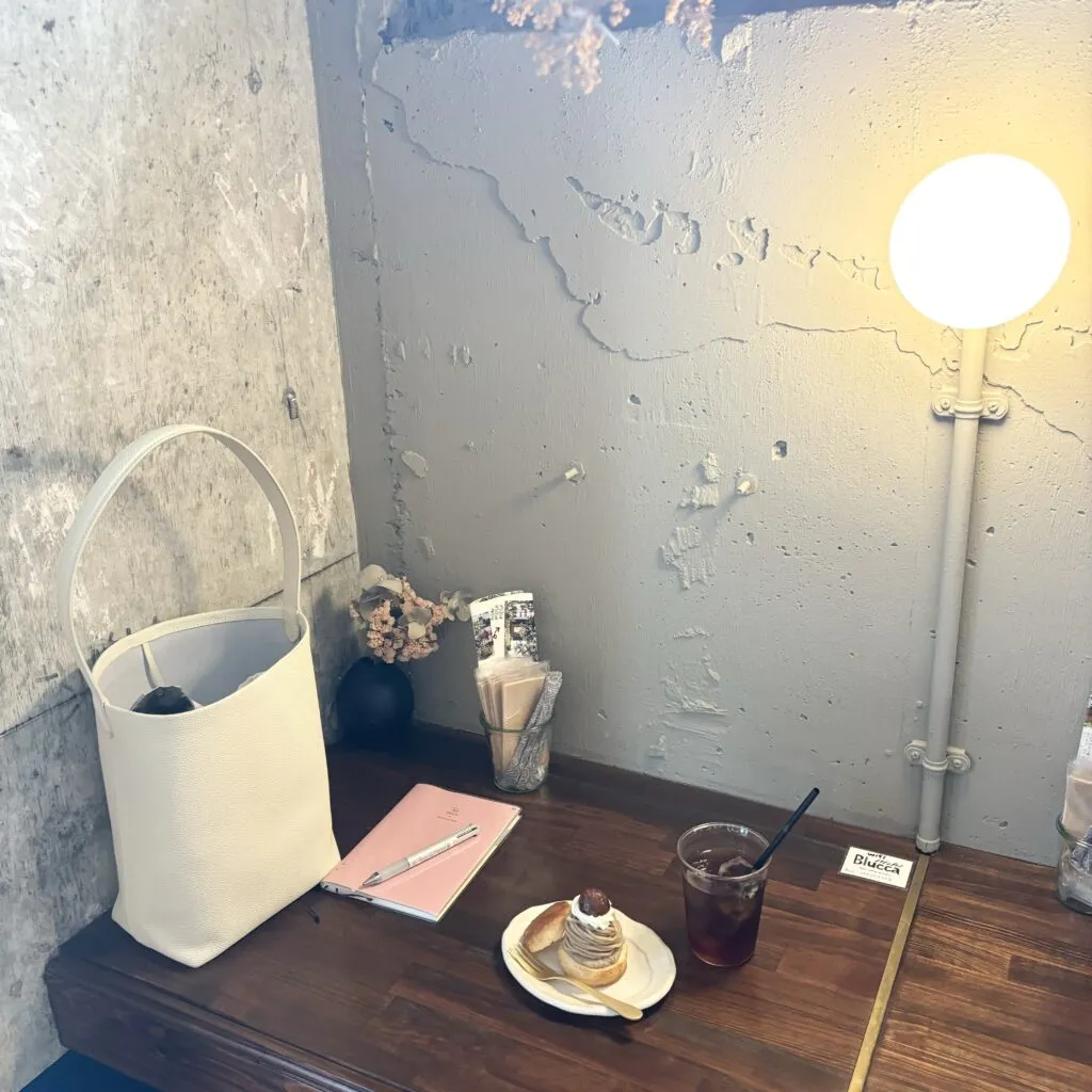 東京・蔵前　feb’s coffee＆scone Blucca店　カウンター席