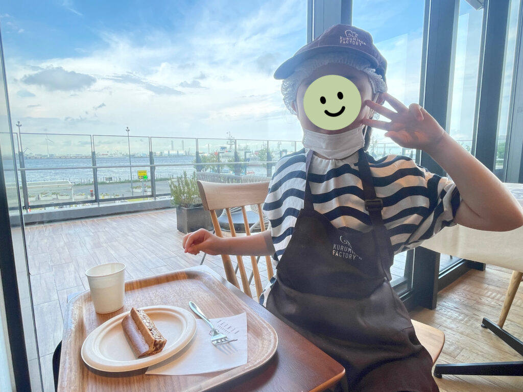 クルミッ子の切り落としをデザートに出してもらえる。