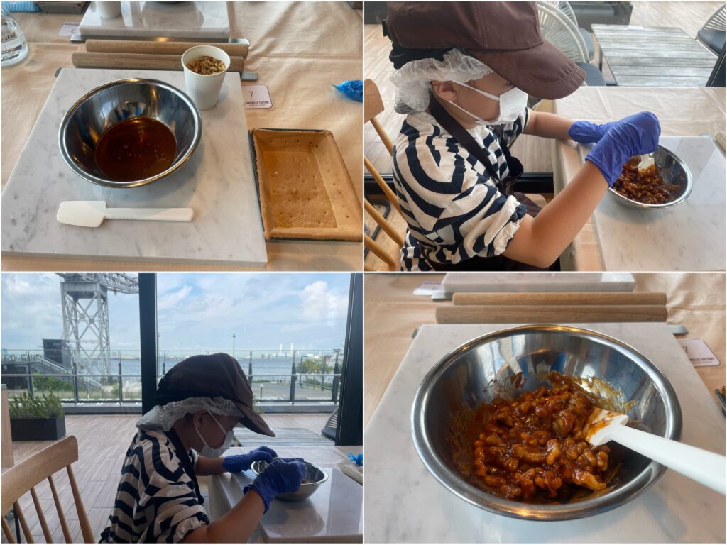 クルミッ子つくるっ子でのクルミッ子作りワークショップでの一コマ。キャラメルとクルミを混ぜ合わせる工程。