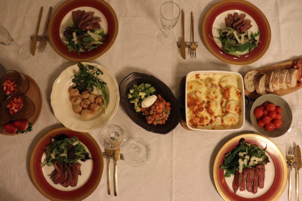 LEE100人隊ひとさんのクリスマスの食卓2024を上からのアングルで