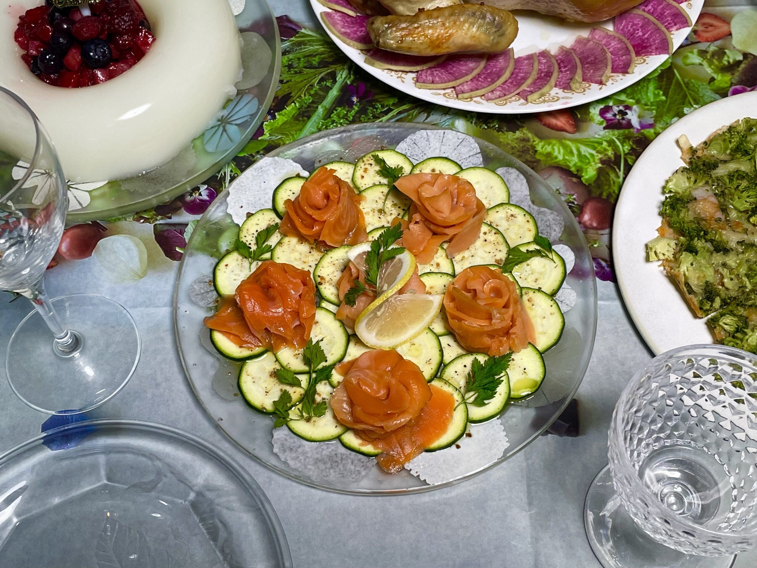 スモークサーモンとズッキーニのカルパッチョ LEE100人隊 TB はな 料理部