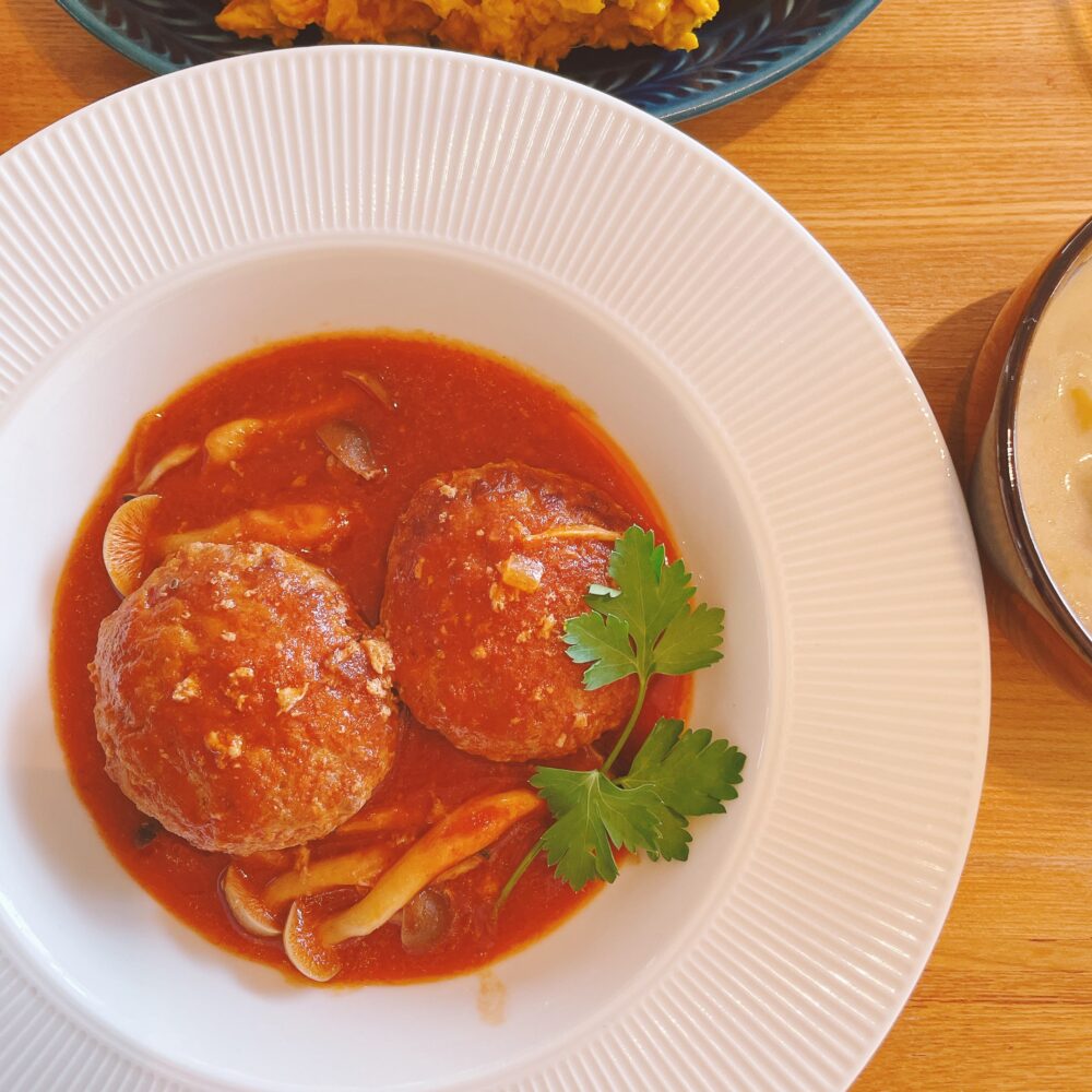 ハンバーグ トマト煮込み 食事