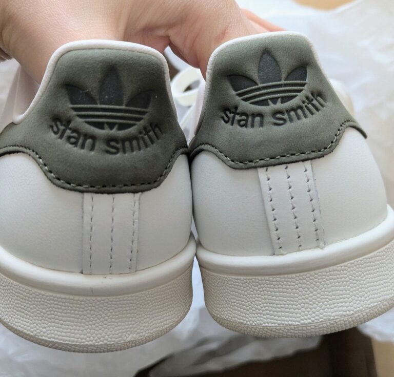 LEE100人隊が購入したアディダスのスタンスミス