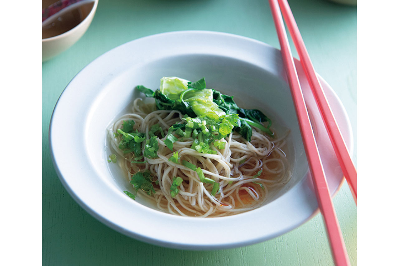 細めの中華麺やそうめんもよく合いますが、植松さんのおすすめは、のびづらくて風味がいい「エビ麺」（袋の表示どおりにゆでる）。