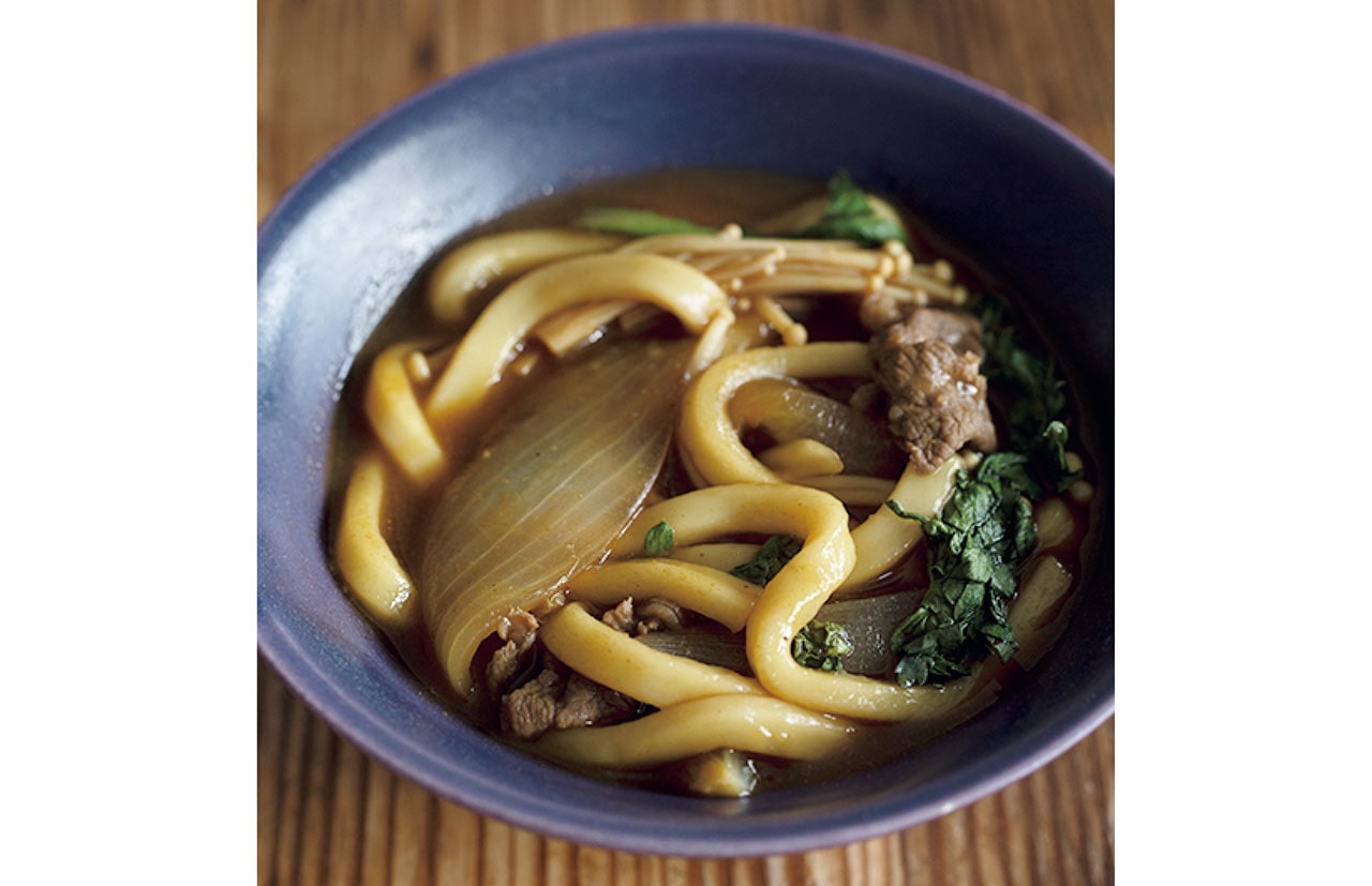 小鍋に残り汁に水を加えて400㎖にしたものを入れ、中火にかける。