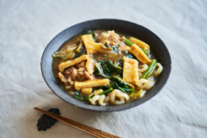 榎本美沙さん　ほうれん草入り、おそばやさんのカレーうどん