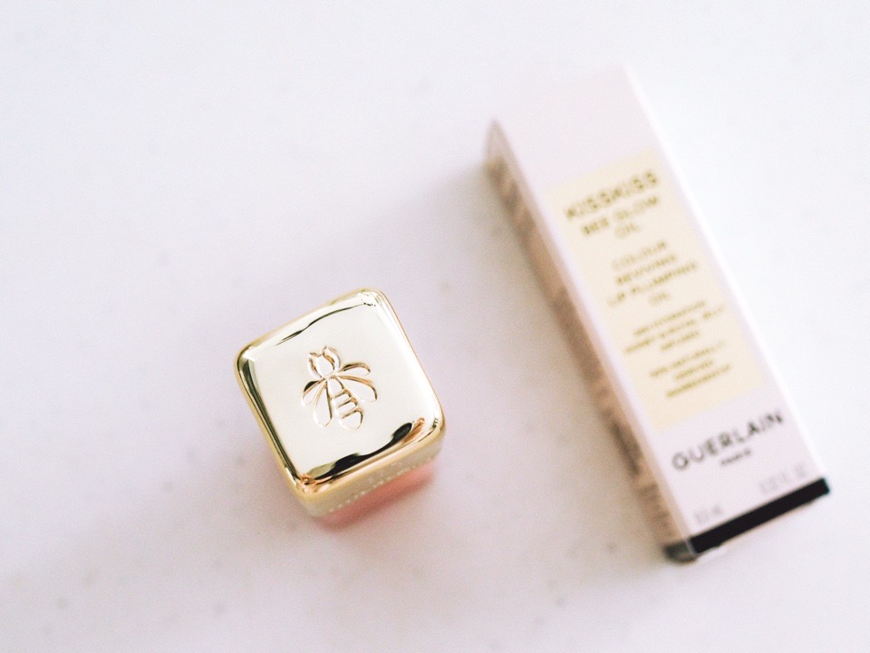 ゲランのキスキスビーグロウオイルのフタの刻印