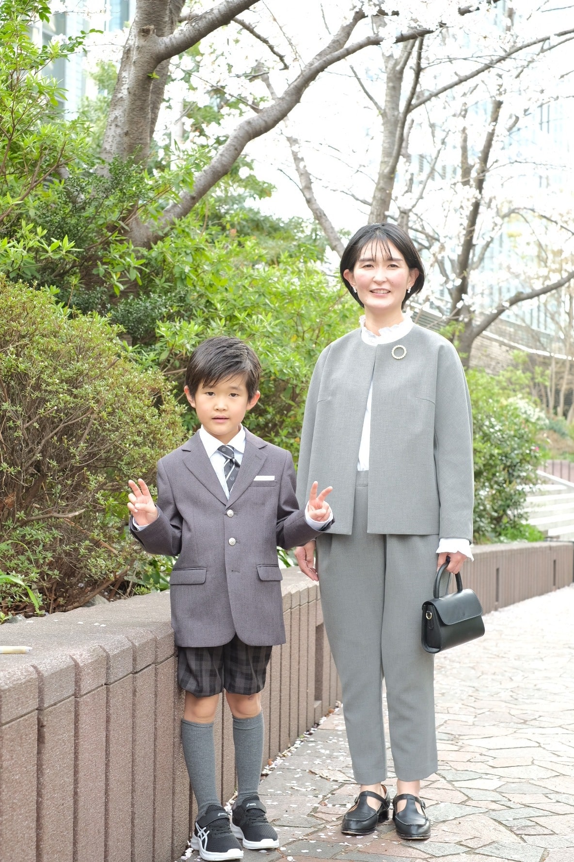 保育園の卒園式での親子リンクグレーコーデ