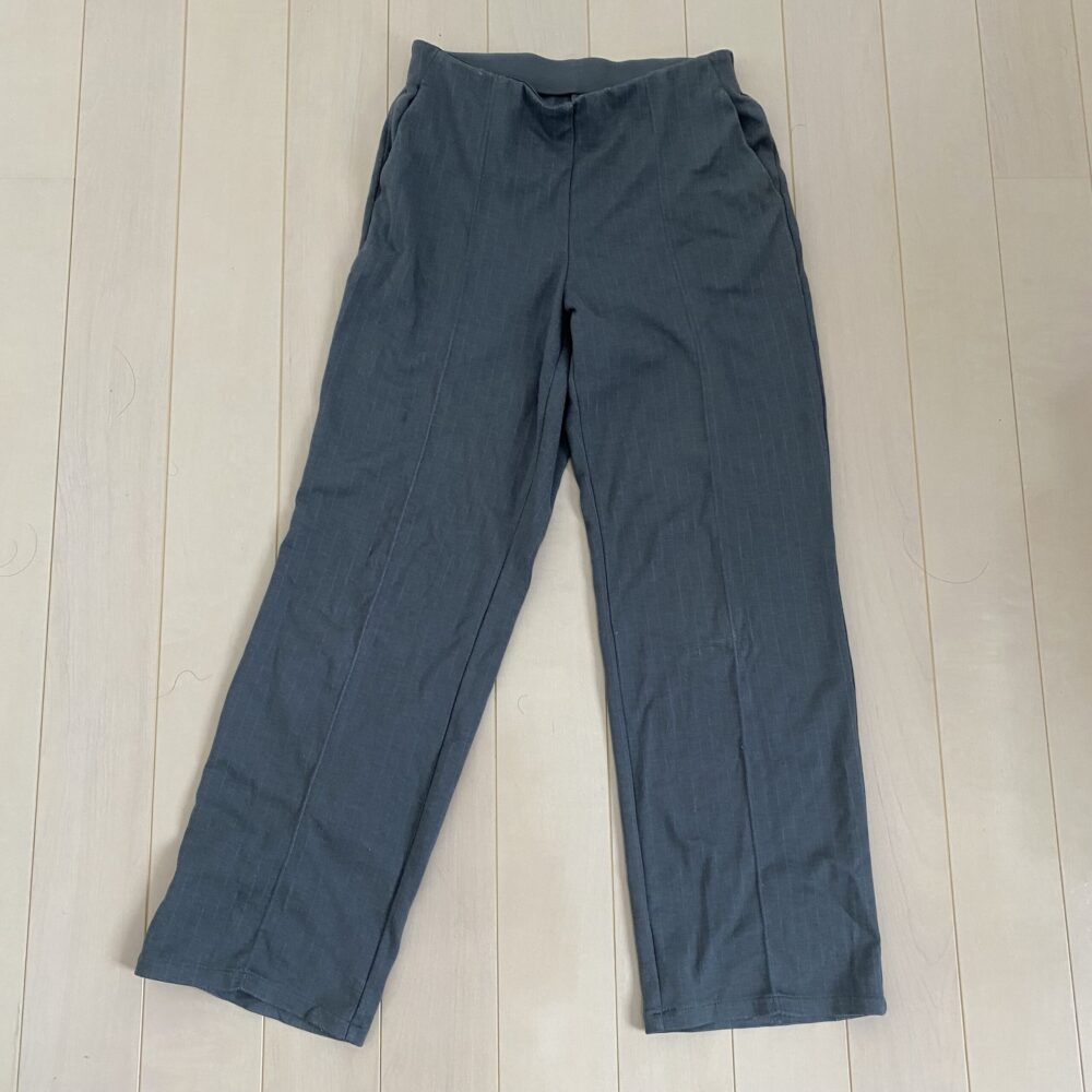 ユニクロ グレー パンツ