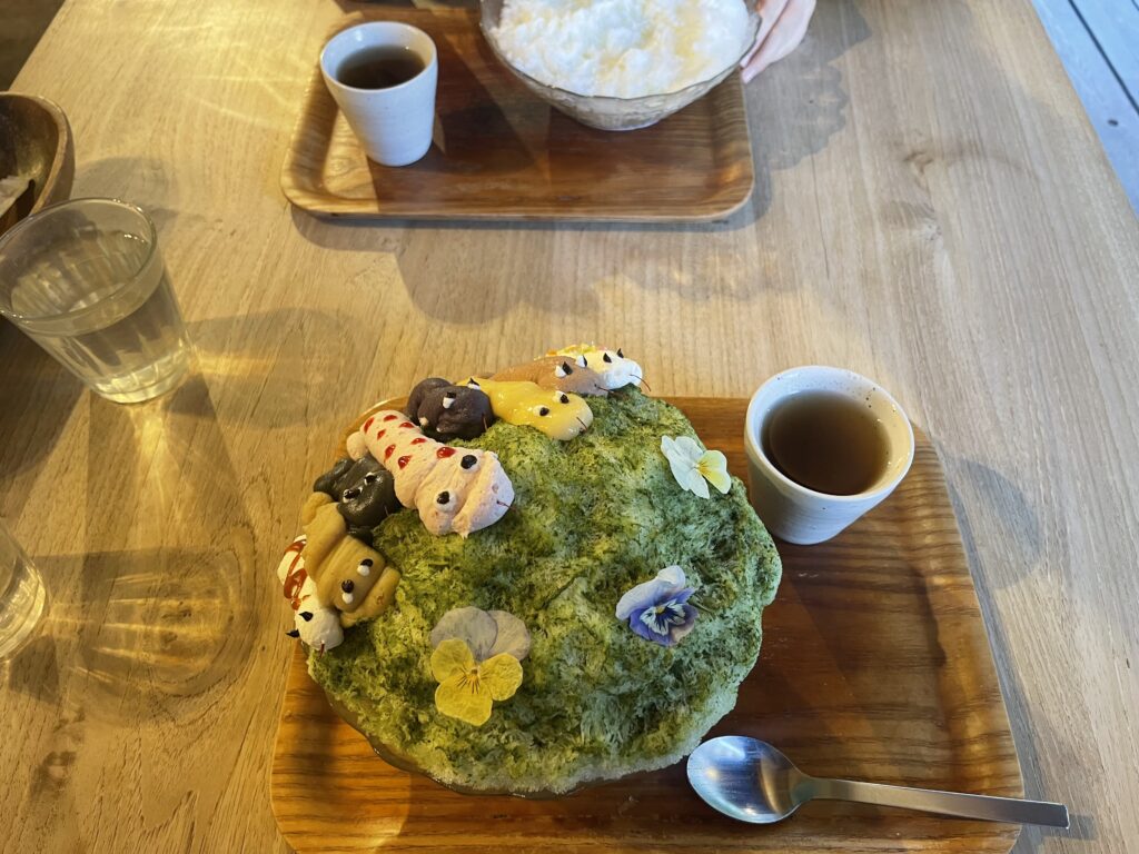 やまたのおろちかき氷写真1　カフェクノップゥ　干支のかき氷　2025年1月　巳年のかき氷