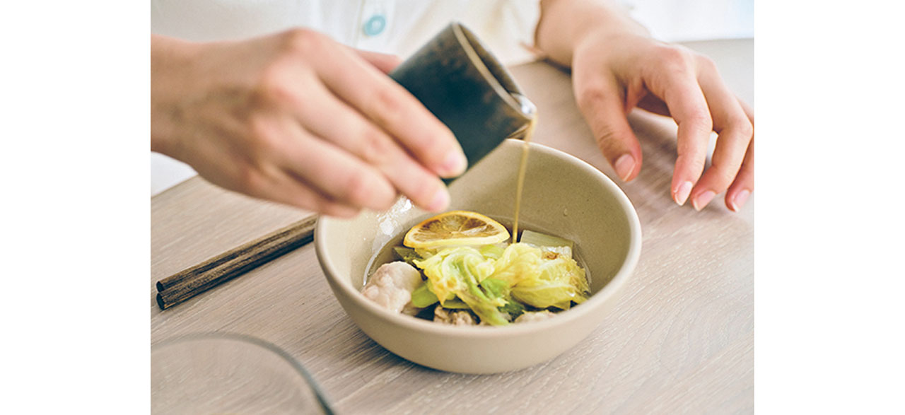 塩分は控えめなので、ポン酢で好みの加減に味つけを。