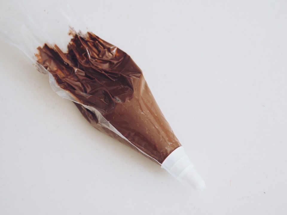 生地を絞り袋に入れたところ