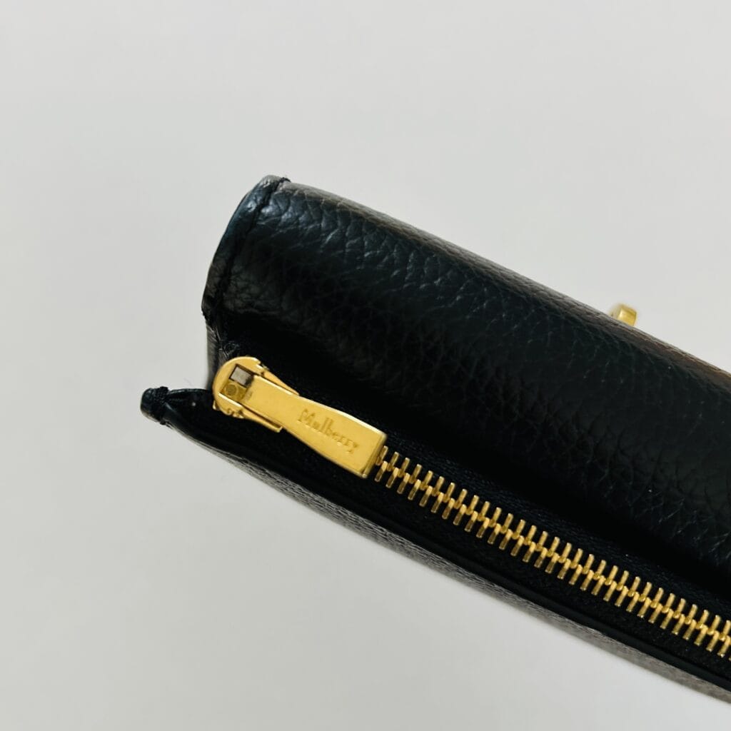 愛用のお財布は【Mulberry】のミニ財布 | LEE