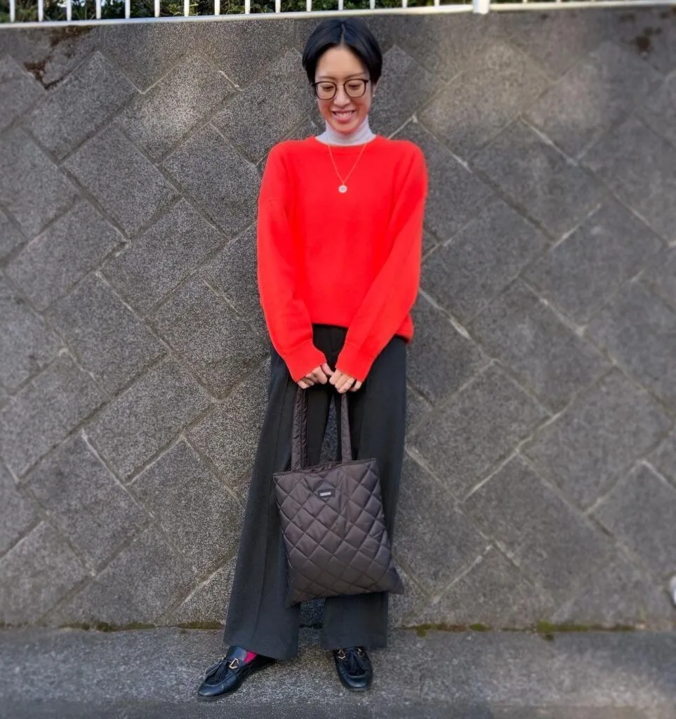 ユニクロ「スムースコットンクルーネックセーター」のコーデ